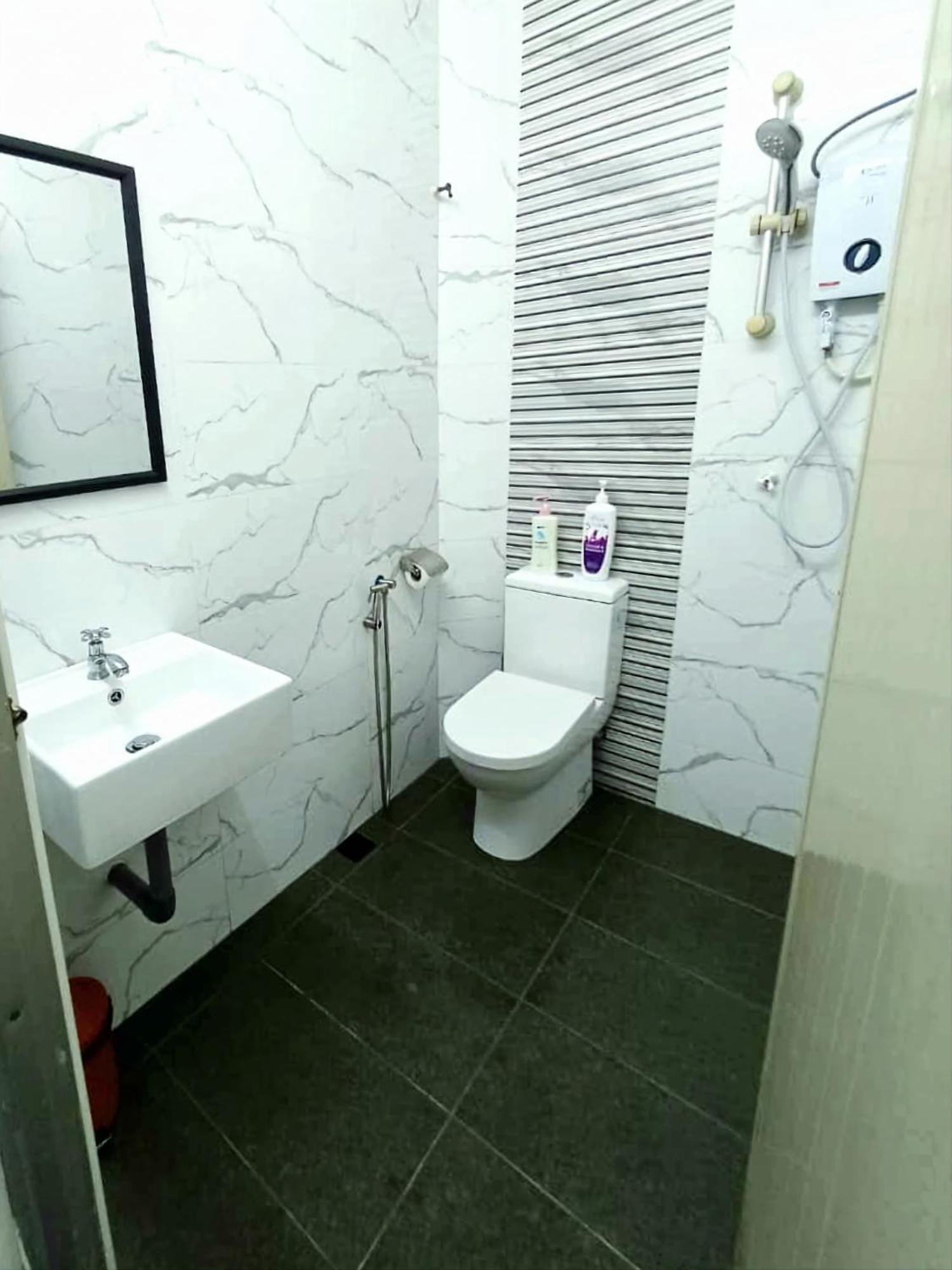 Cozy 3 Bedroom 6-9pax By Empire Rumah percutian